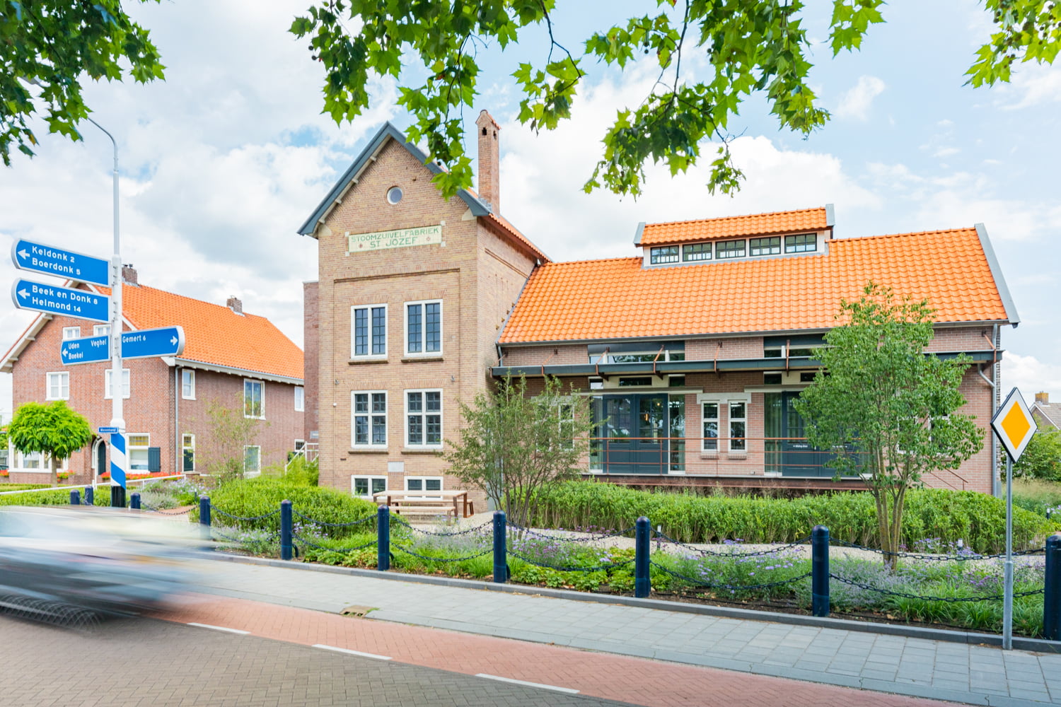 Van den Bosch Lixero Pand Buiten